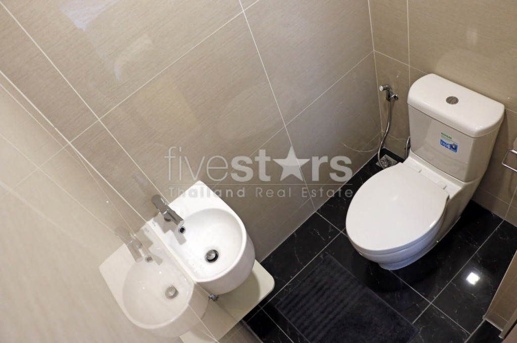 Appartement moderne à louer à Promphong, photo 11