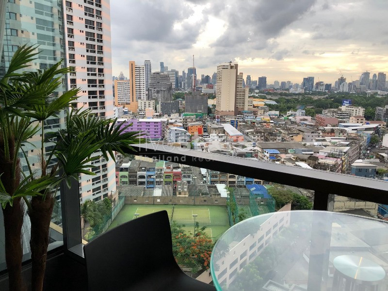 Appartment de 2 chambres à louer dans le quartier de Phromphong