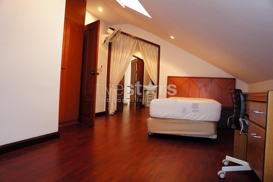 Appartement-Duplex de 4 chambres à louer près du BTS Phrom Phong, photo 5