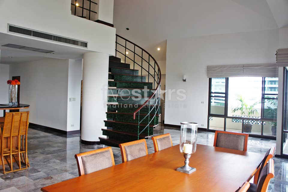Appartement-Duplex de 4 chambres à louer près du BTS Phrom Phong, photo 3