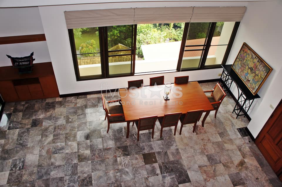 Appartement-Duplex de 4 chambres à louer près du BTS Phrom Phong, photo 2