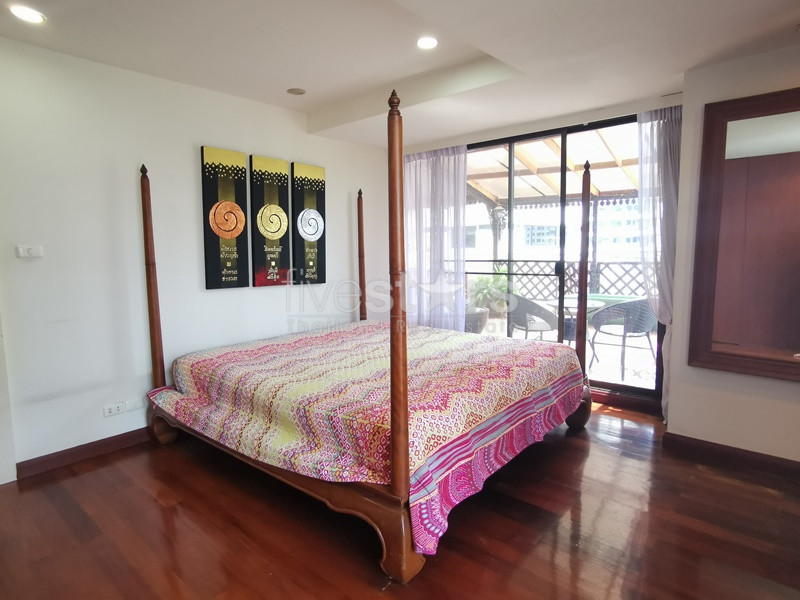 Spécieux condominium de 2 chambres avec grand balcon à louer à Phrompong, photo 6