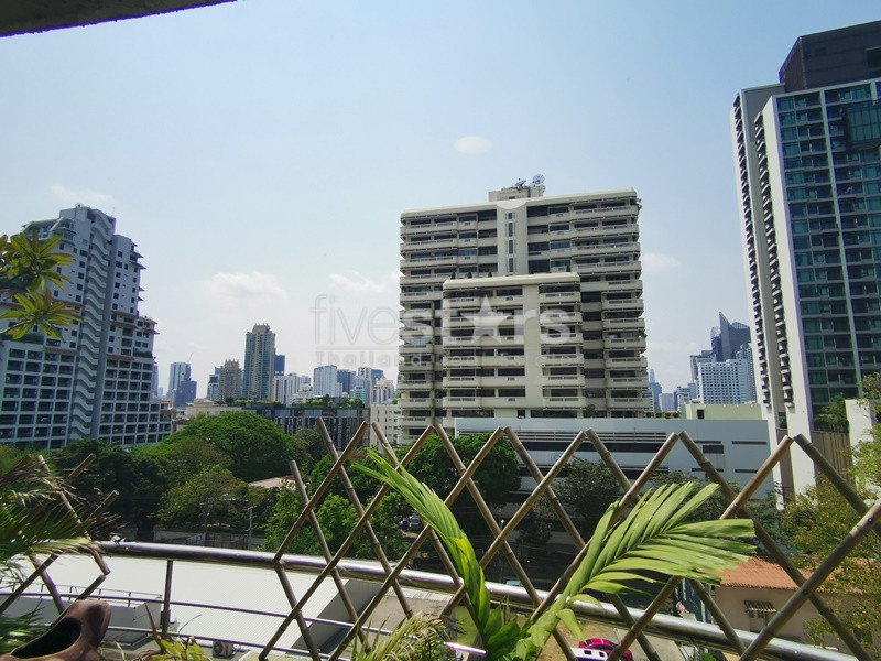 Spécieux condominium de 2 chambres avec grand balcon à louer à Phrompong, photo 12
