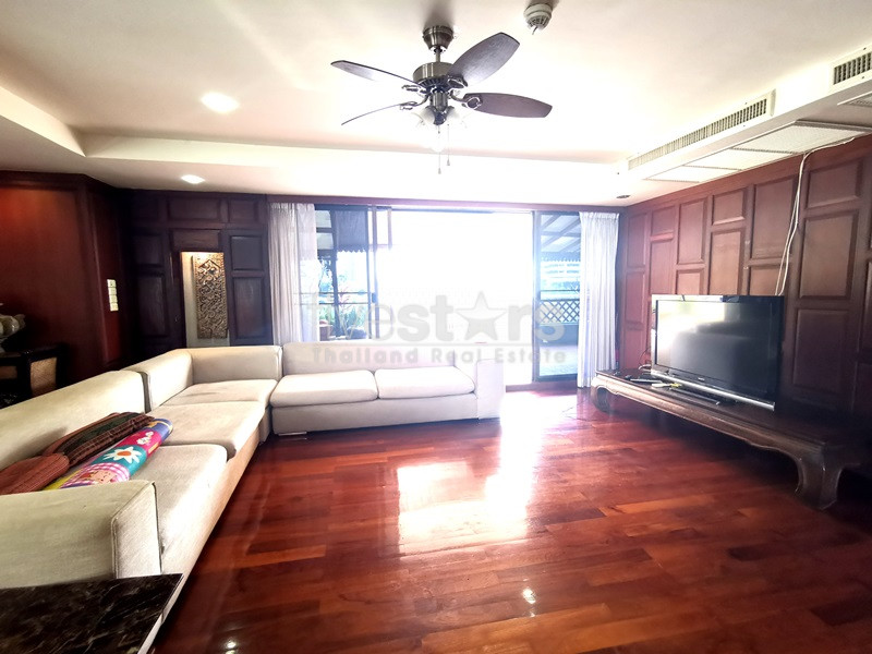 Spécieux condominium de 2 chambres avec grand balcon à louer à Phrompong, photo 3