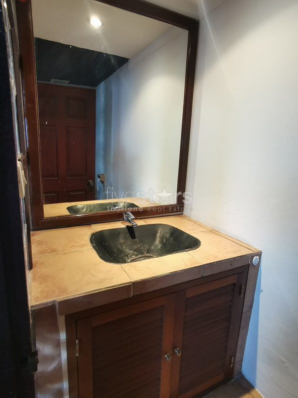 Spécieux condominium de 2 chambres avec grand balcon à louer à Phrompong, photo 11