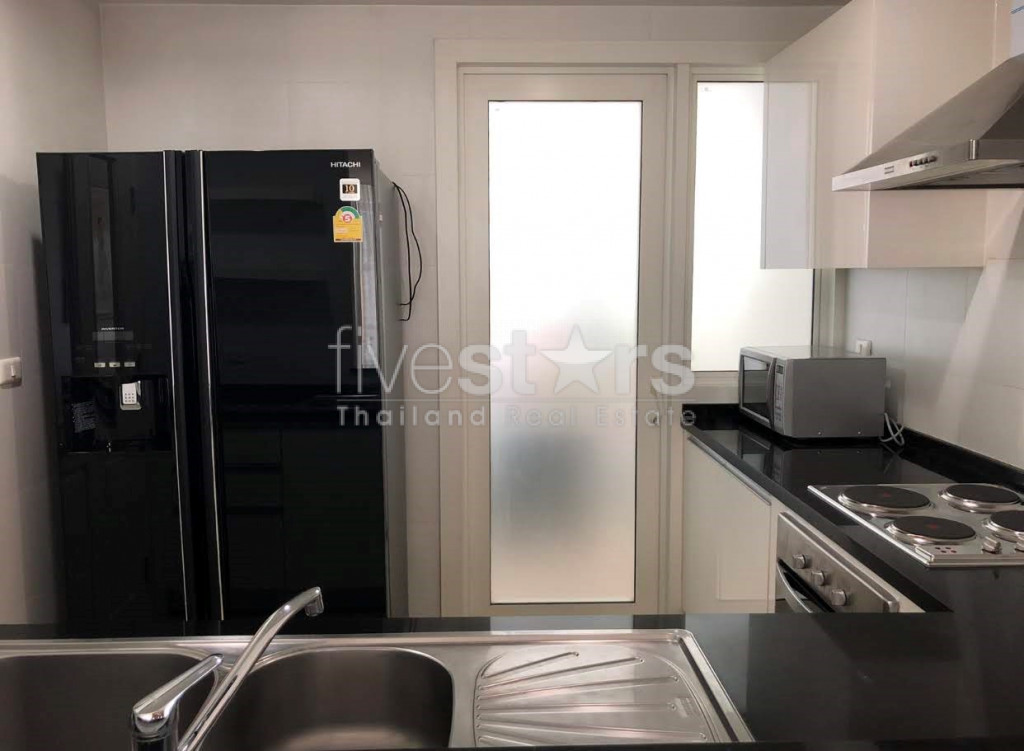 Appartement de 3 chambres à louer près de la station de BTS de Phrompong, photo 8