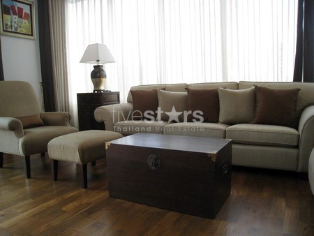 Appartement de 3 chambres à louer près de la station de BTS de Phrompong