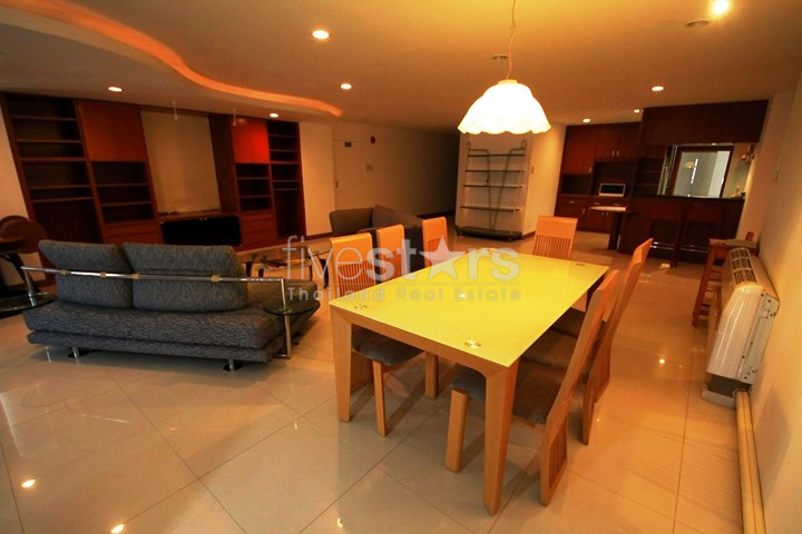 Grand appartement de 3 chambres à louer près du BTS Thonglor