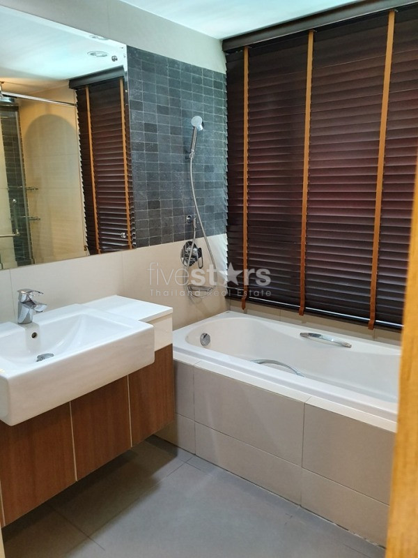 1 bedroom condor corner unit for rent in Thonglor, photo 13