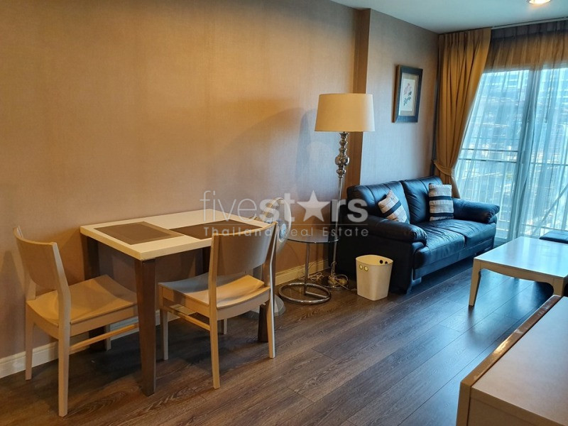 1 bedroom condor corner unit for rent in Thonglor