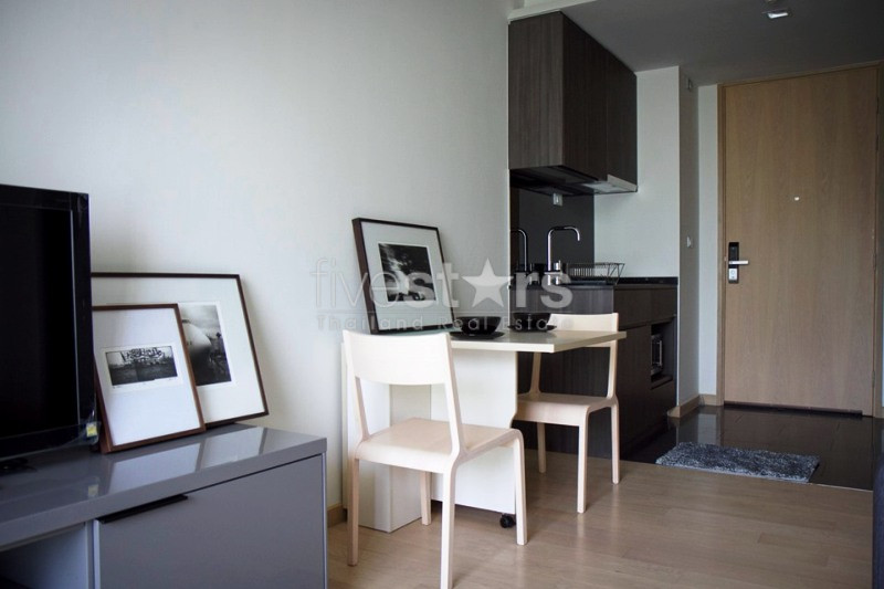 1 bedroom condo for rent in Phromphong, photo 2