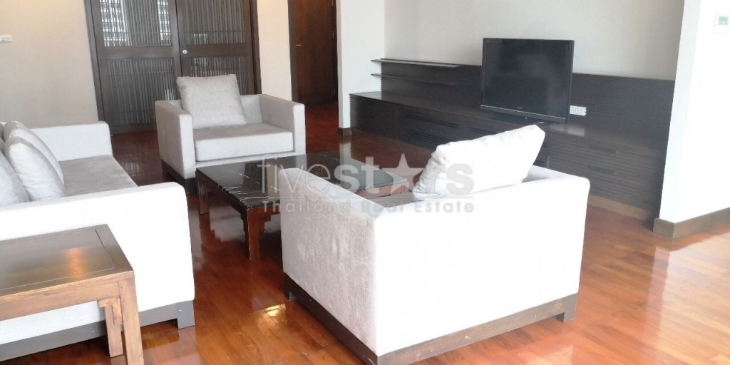 Large 3 bedrooms apartment  for rent in Thonglor