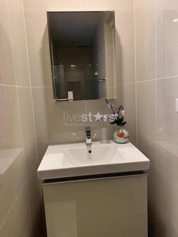 High floor unit 2 bedrooms condo for rent near BTS Phromphong, photo 12