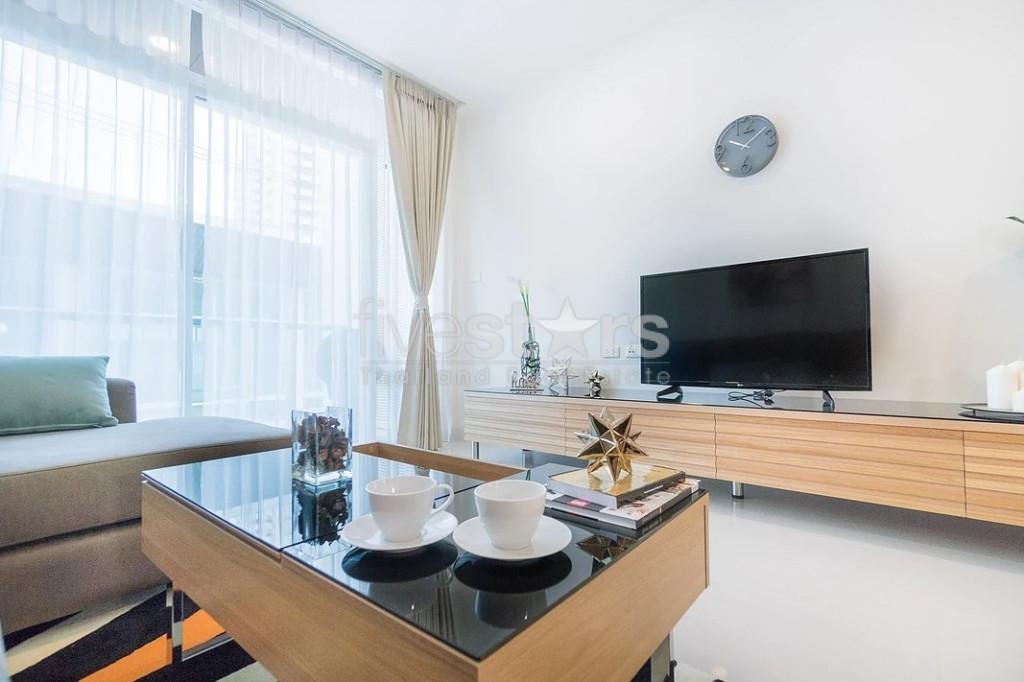 Large 2 bedrooms service apartment for rent near BTS Phromphong, photo 2
