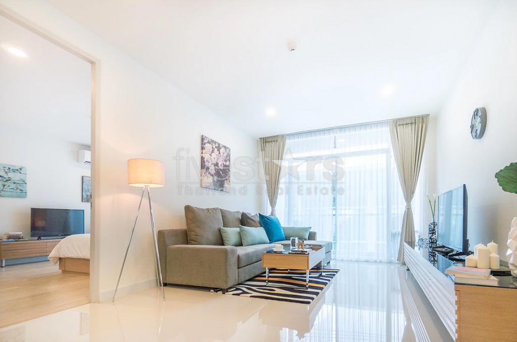 3 bedrooms service apartment for rent near BTS Phromphong