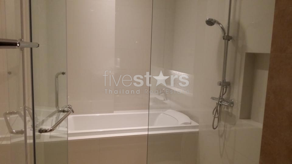Appartement de 2 chambres à louer près de la station de BTS Phromphong, photo 9