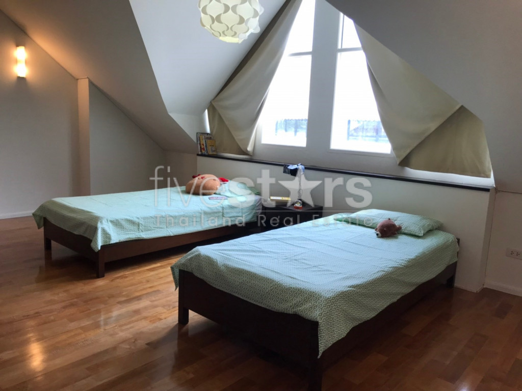 Grand appartement 4 chambres en duplex à louer à Thonglor, photo 9