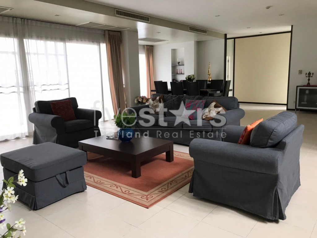 Grand appartement 4 chambres en duplex à louer à Thonglor