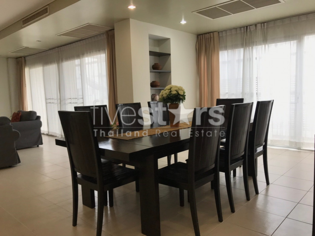 Grand appartement 4 chambres en duplex à louer à Thonglor, photo 3