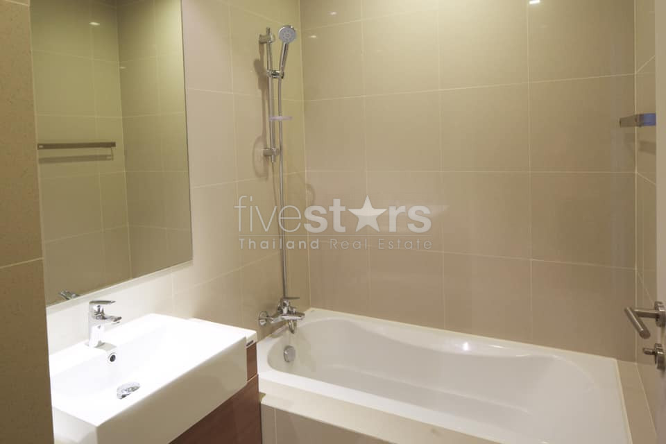 Large 1  bedroom condo for rent near BTS Phromphong, photo 6