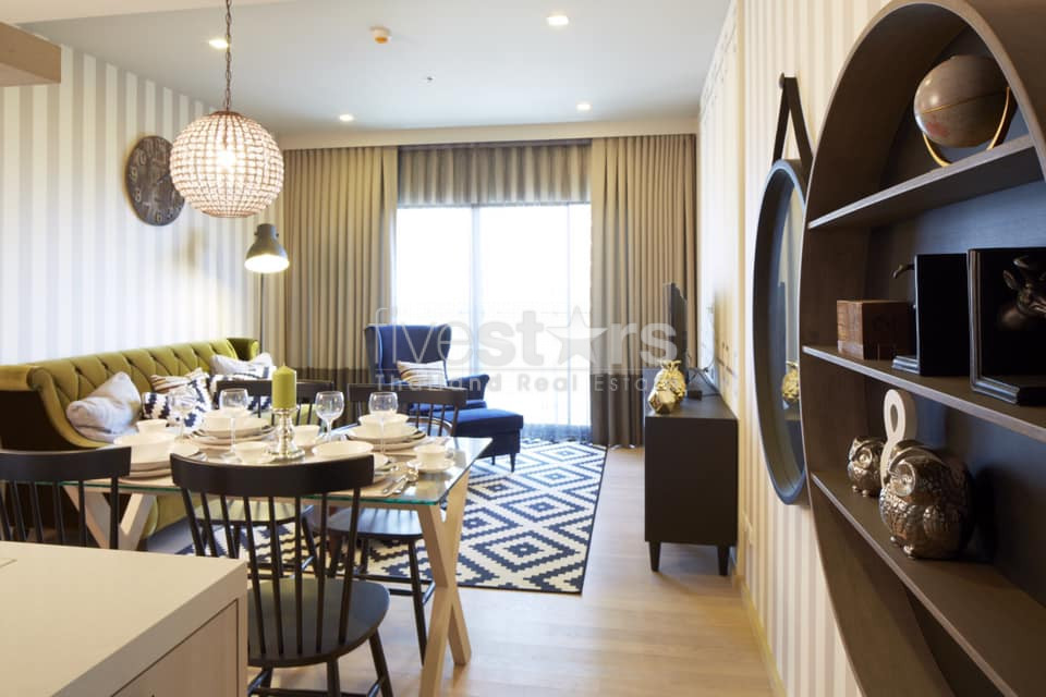 Large 1  bedroom condo for rent near BTS Phromphong