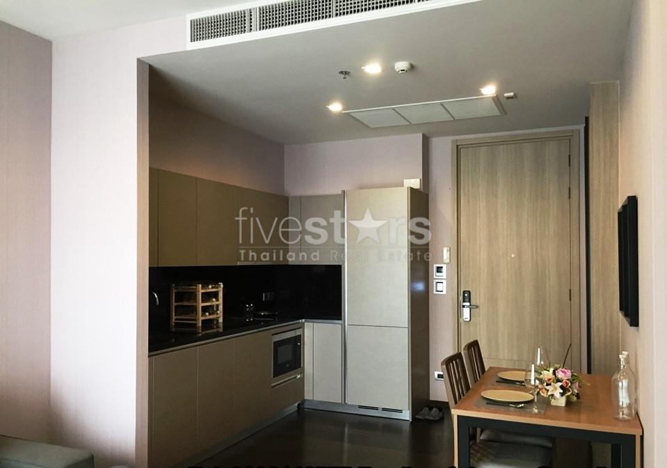 Luxury 1 bedroom condo for rent close to BTS Phrompong