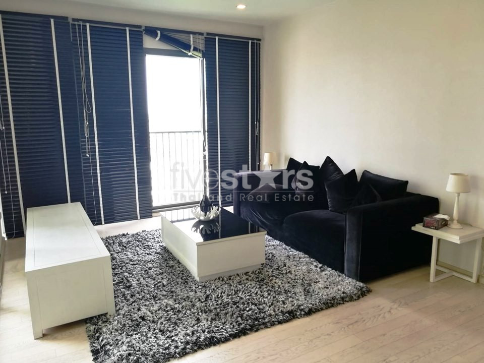 Large 1 bedroom condo for rent in Thonglor