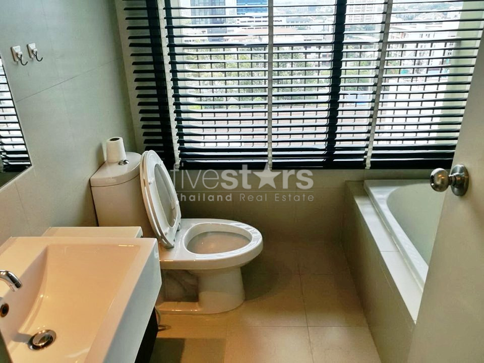 Large 1 bedroom condo for rent in Thonglor, photo 9