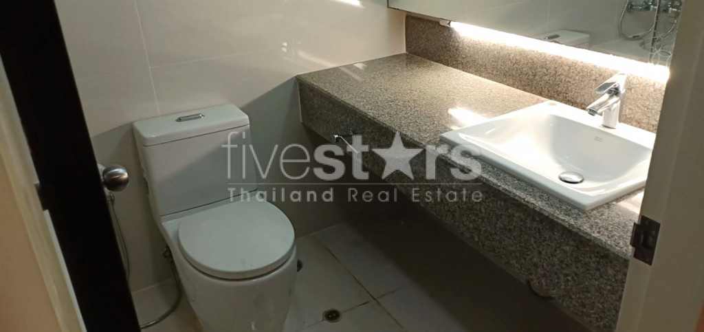 Appartement de 2 chambres à louer près du BTS Phrompong, photo 4