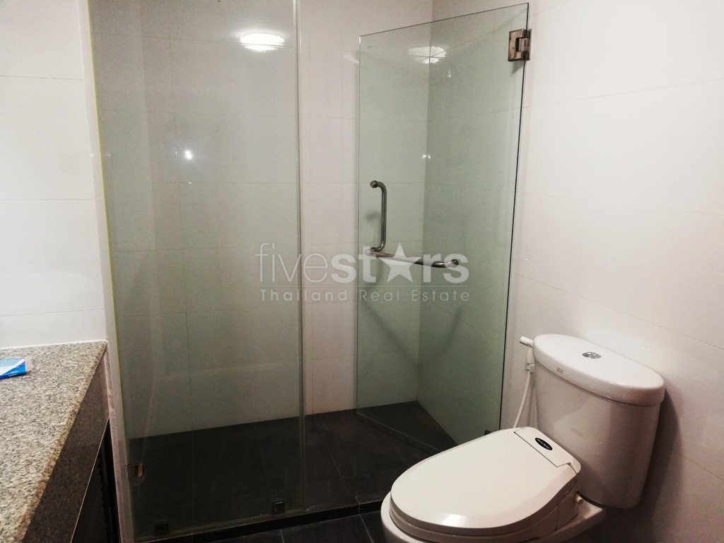Appartement de 2 chambres à louer proche du BTS Phromphong, photo 12