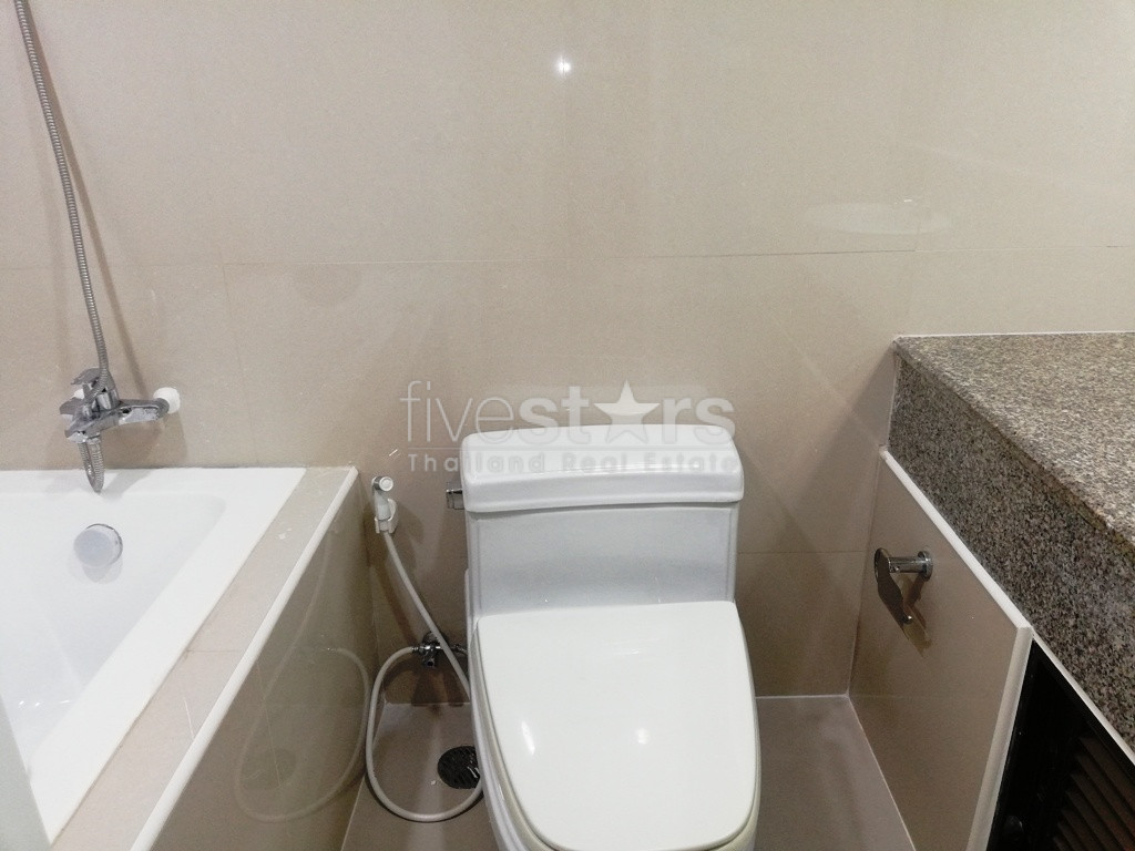 Appartement spacieux à louer près du BTS Phromphong, photo 13