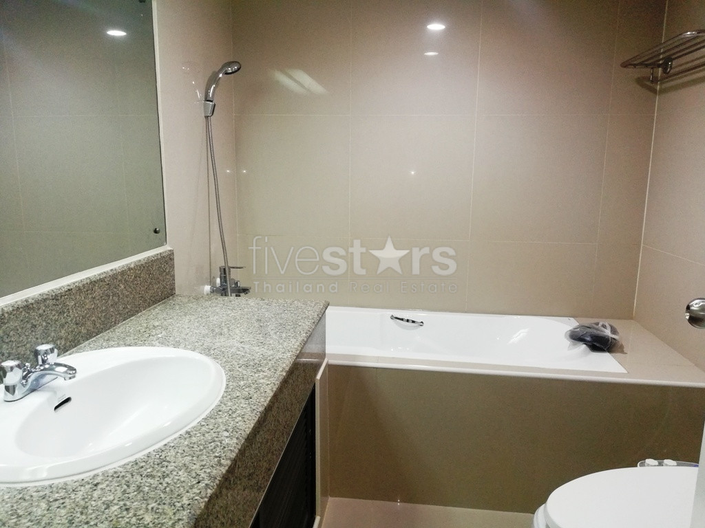 Appartement spacieux à louer près du BTS Phromphong, photo 14