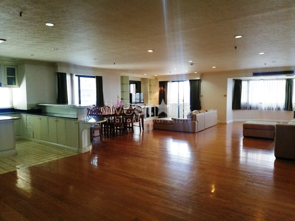 Appartement spacieux de 3 chambres à louer près du BTS Phromphong