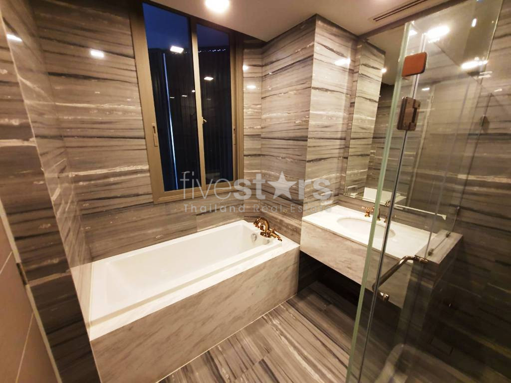 Condo neuf de 2 chambres à louer à Phromphong, photo 10