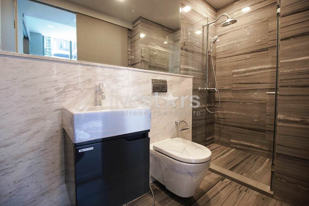 Condo neuf de 2 chambres à louer à Phromphong, photo 12