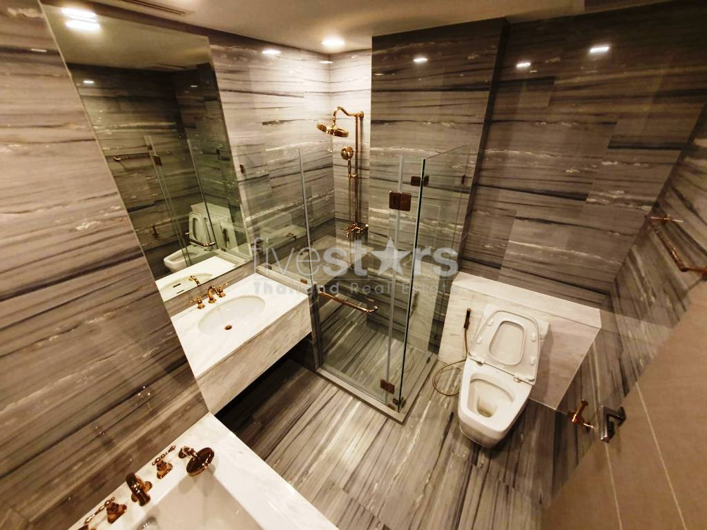 Condo neuf de 2 chambres à louer à Phromphong, photo 4