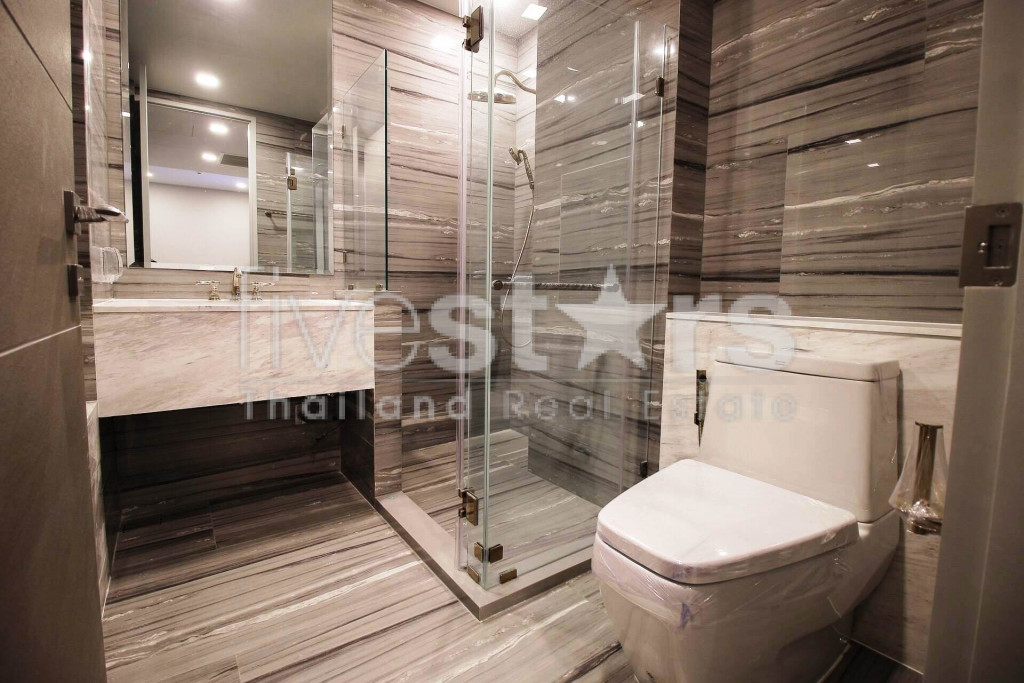 Condo neuf de 2 chambres à louer à Phromphong, photo 11