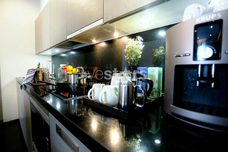 Modern 2 bedrooms condo for rent close to BTS Phromphong, photo 6