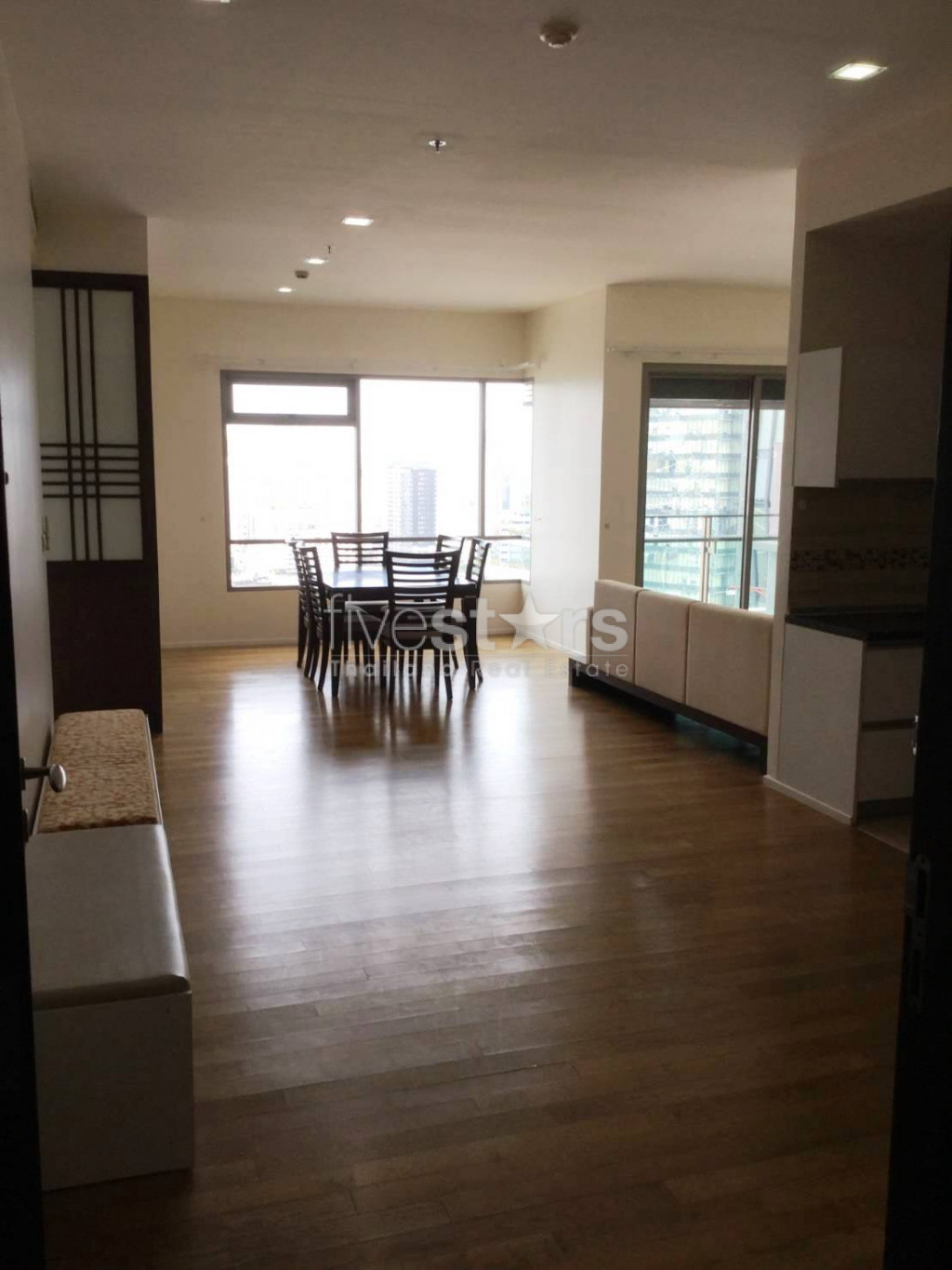 3 bedroom high floor condo for rent close to Phrom Phong BTS station