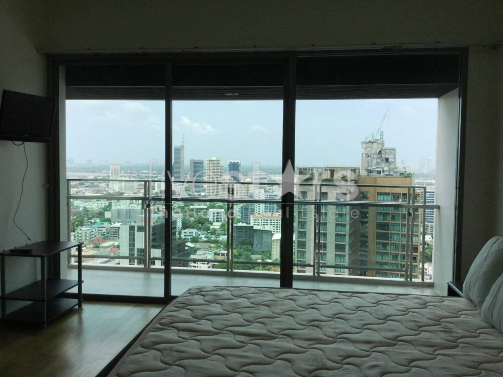 3 bedroom high floor condo for rent close to Phrom Phong BTS station, photo 6