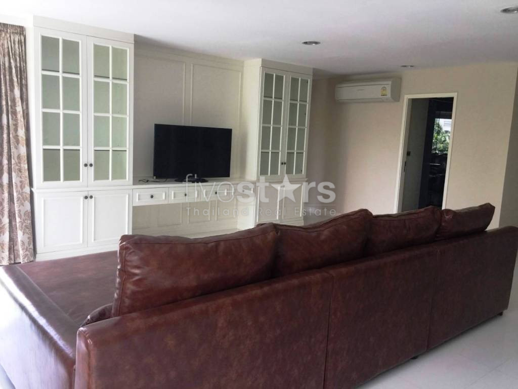 3 bedrooms condo for rent close to BTS Phromphong