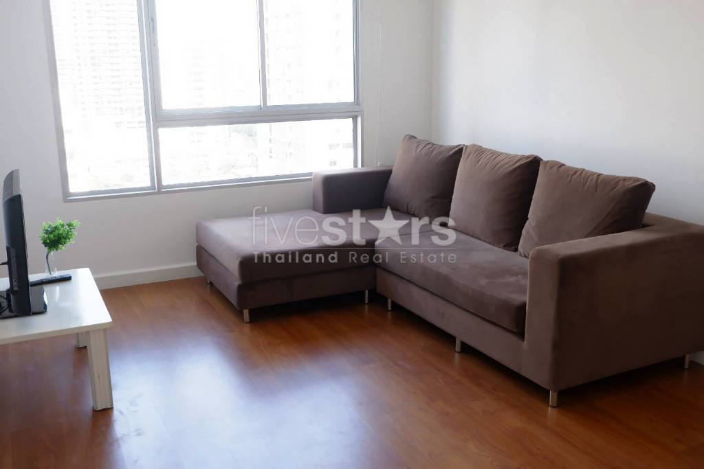 Appartement de 2 chambres à louer près du BTS Phromphong