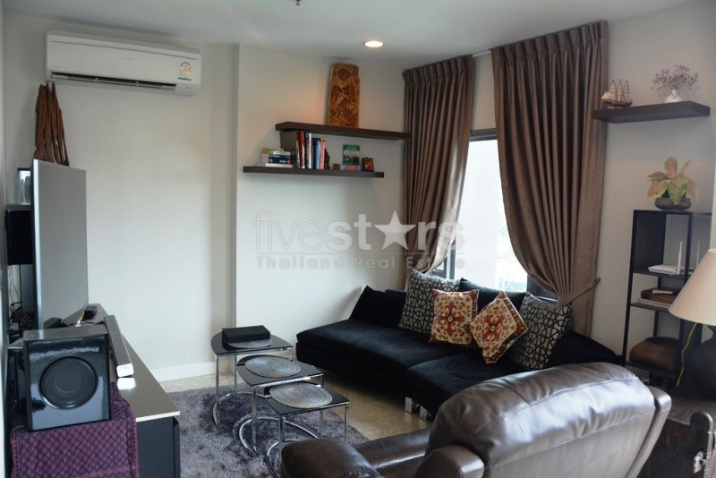 Appartement de type duplex avec 2 chambres à 200m du BTS Thonglor