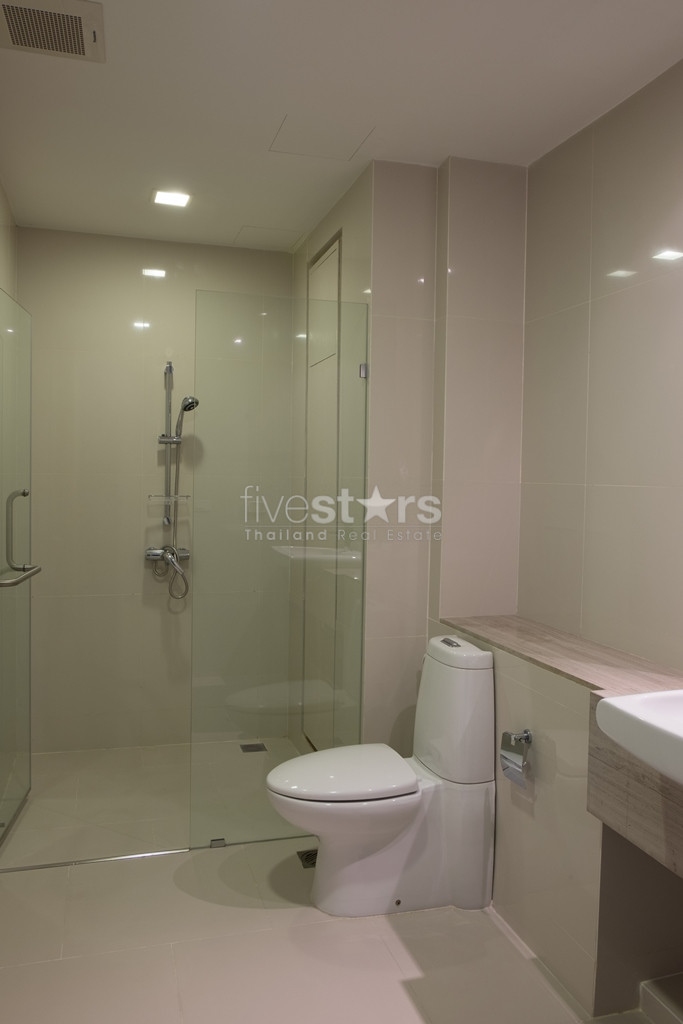 Appartement spacieux avec 2 chambres à proximité de Emporium, photo 9