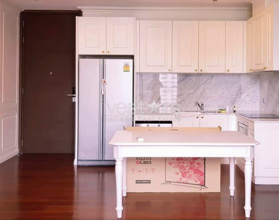 Appartement récemment rénové de 2 chambres à louer à Thonglor