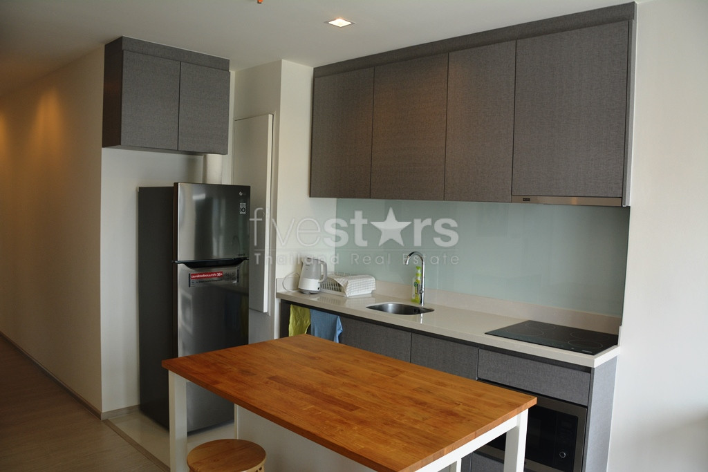 Appartement 2 chambres en étage élevé à vendre proche BTS Thonglor, photo 9