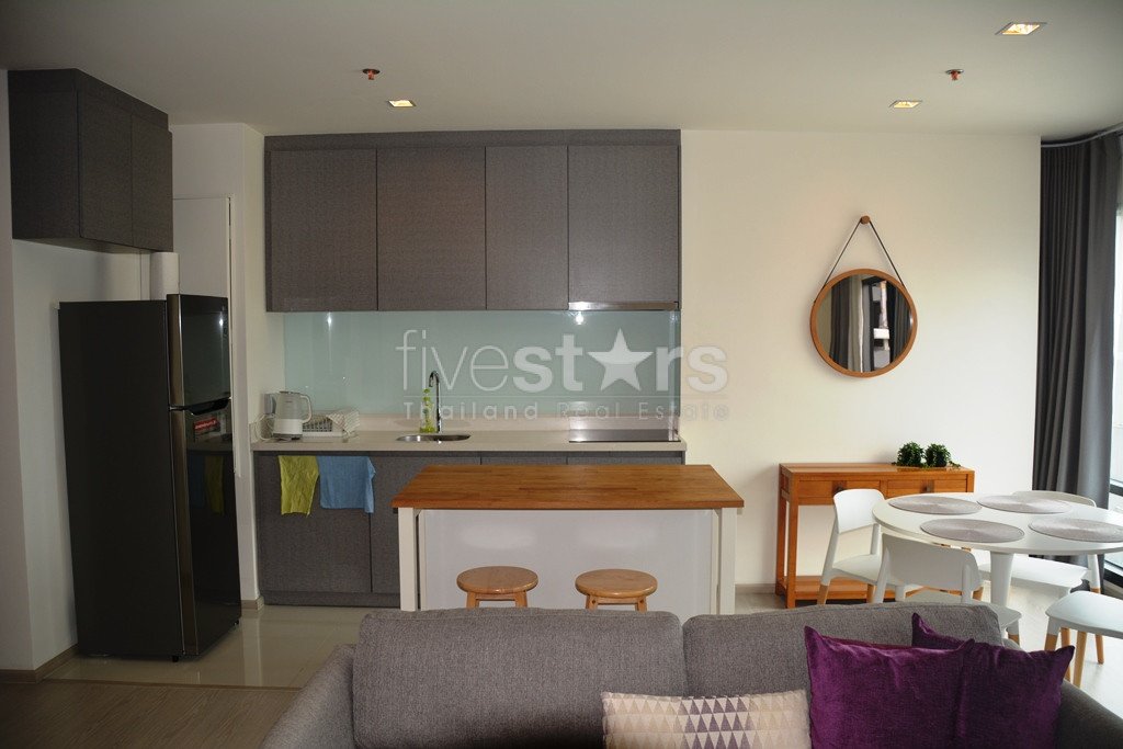 Appartement 2 chambres en étage élevé à vendre proche BTS Thonglor, photo 8