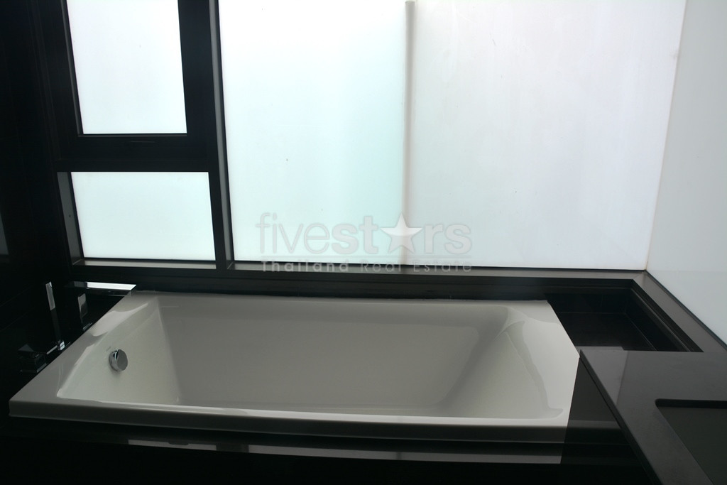 Appartement 2 chambres en étage élevé à vendre proche BTS Thonglor, photo 15