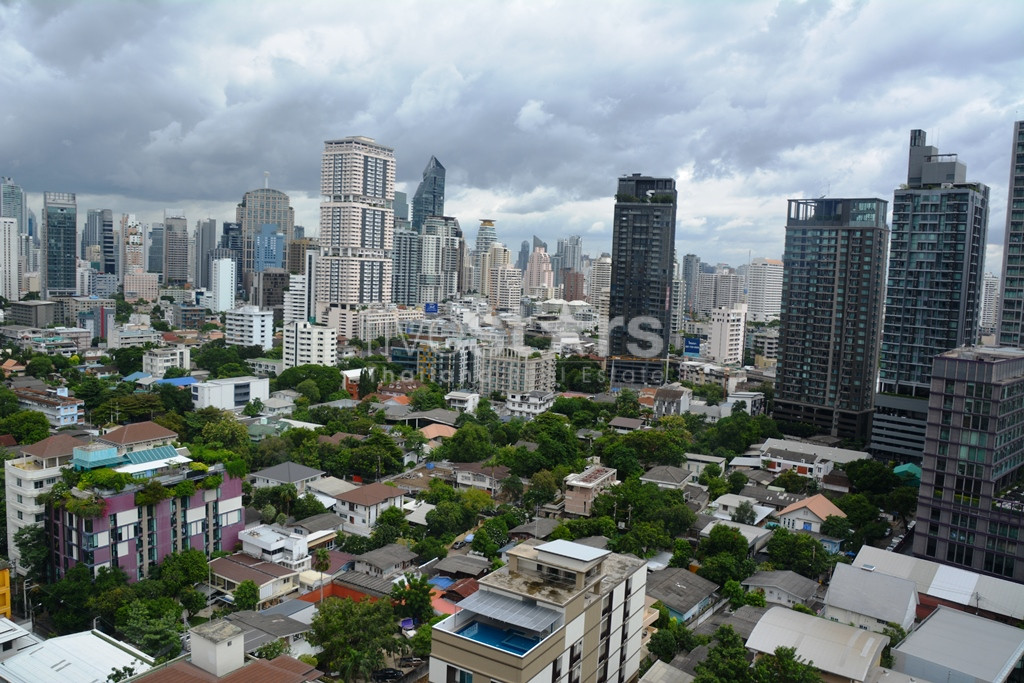 Appartement 2 chambres en étage élevé à vendre proche BTS Thonglor, photo 4
