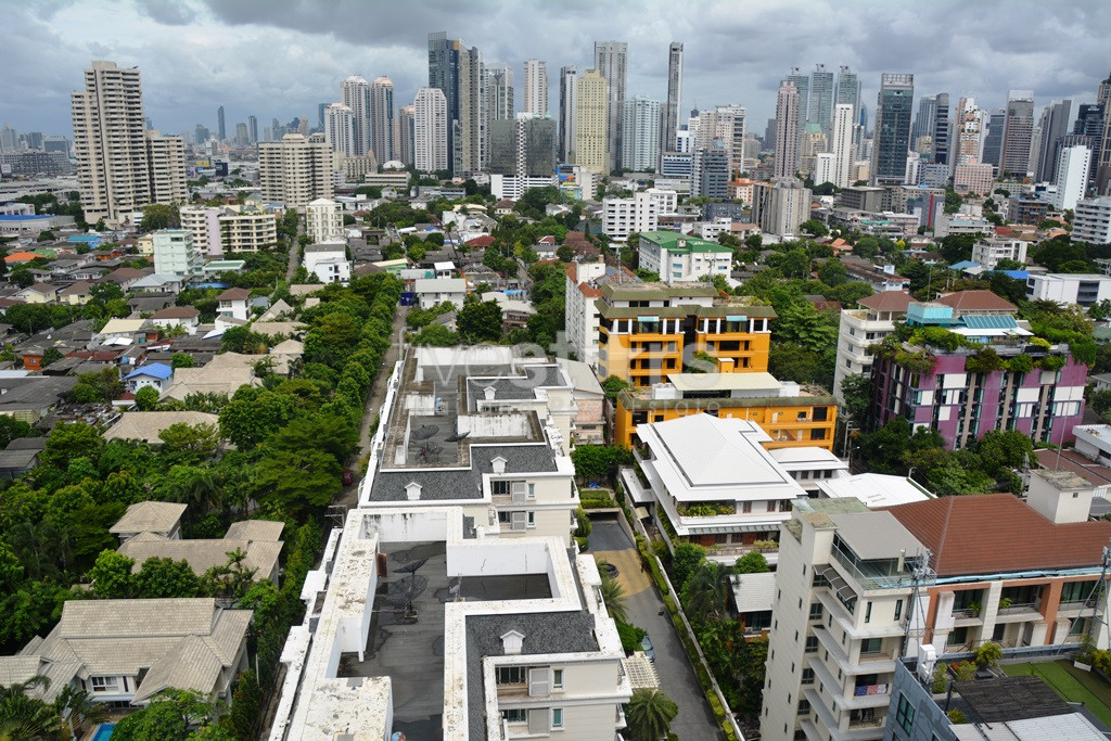 Appartement 2 chambres haut en étage à 500m du BTS Thonglor